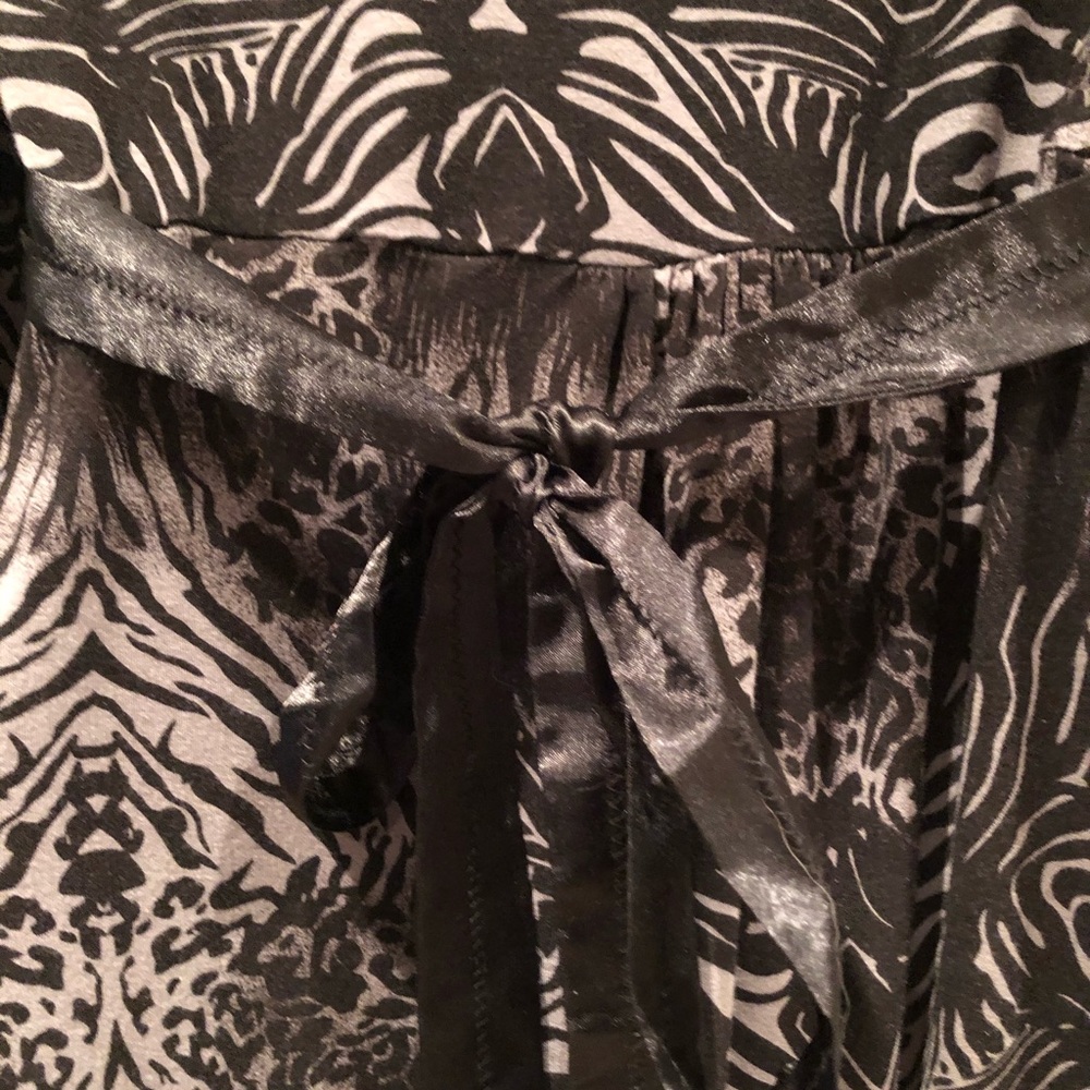 Kim Parrish Black Animal Print Top Size Small - Picture 8 of 8